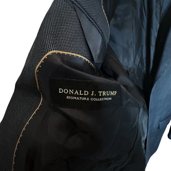 Donald J. Trump Navy Blue Blazer Mens Wool Silk Blend 40R Mens President of US - Picture 2 of 11